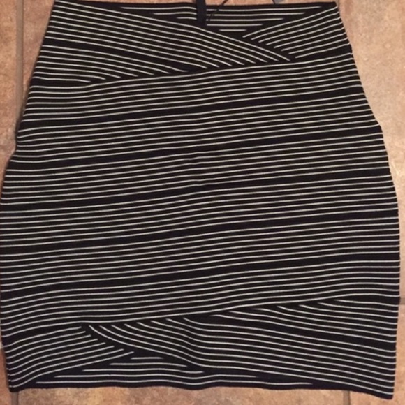 BCBG Alisa Power Skirt - Picture 2 of 6